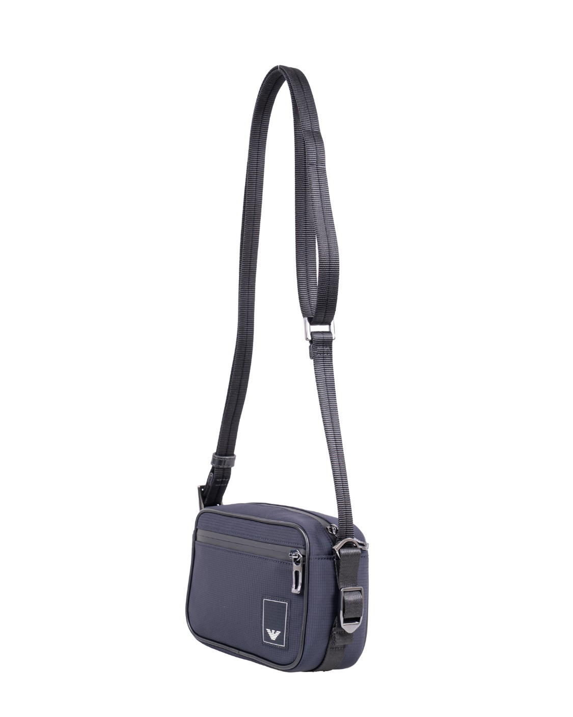 shop EMPORIO ARMANI  Beauty: Emporio Armani tech case in nylon.
Linea Travel Essential.
Nylon.
Patch di collezione.
Chiusura con zip.
Tasca frontale con zip.
Tracolla regolabile e removibile.
Dimensioni: 18 x 7 x 12 cm.
Composizione: Tessuto principale esterno: 77% poliammide, 23% elastan; tessuto principale interno: 100% poliestere.
Made in China.. EM001220 AF13841-UB118 number 5509459